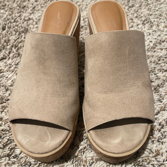 Universal Thread Shoes - Universal Thread Beige Mules